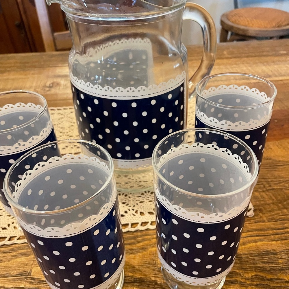 Anchor Hocking/Libby Blue and White Lace Trim Polka Dot pitcher and 4 glasses